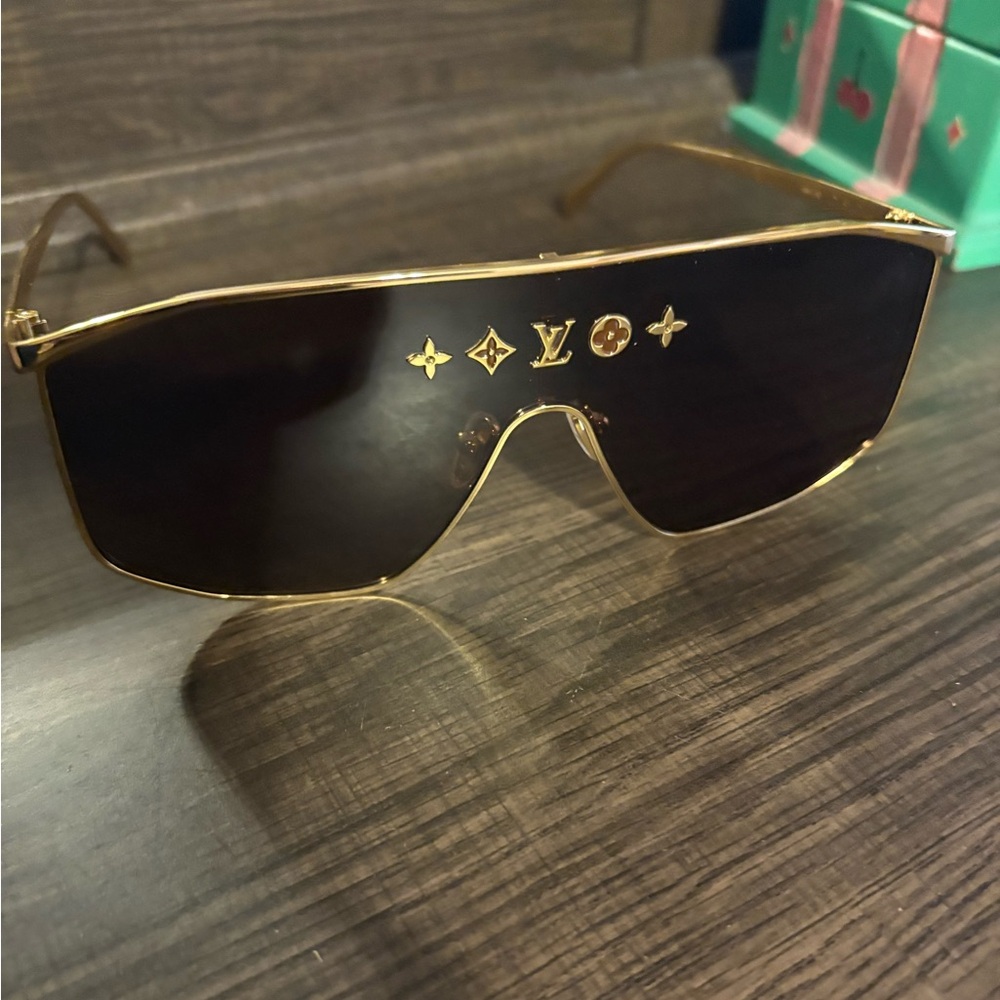 Louis Vuitton sunglassess